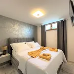 Lux S&b Makarska